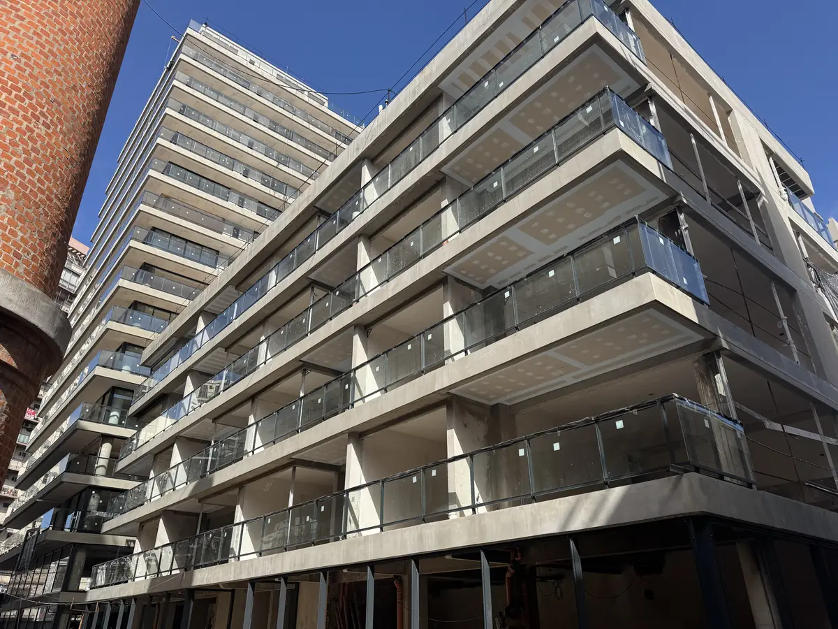 Fachada de Torre Lucía en obra
